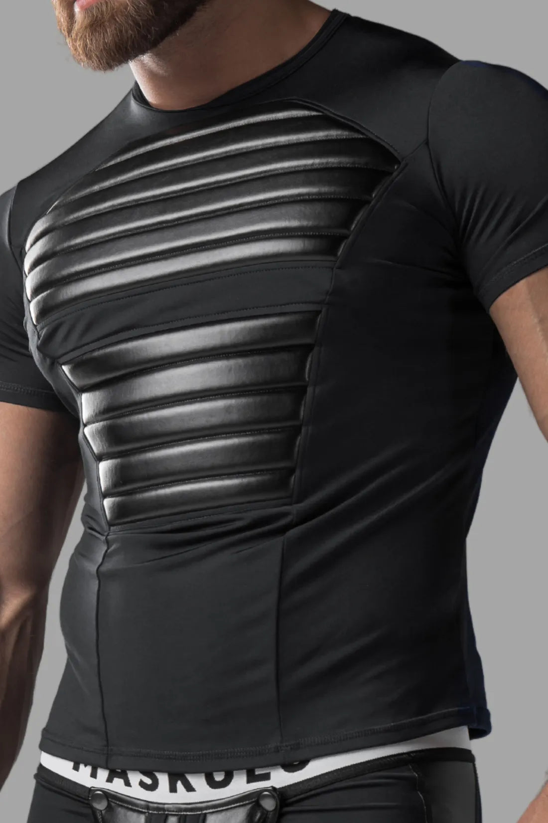 Armored. Heren-T-shirt. Spandex. Voorste pads. Zwart