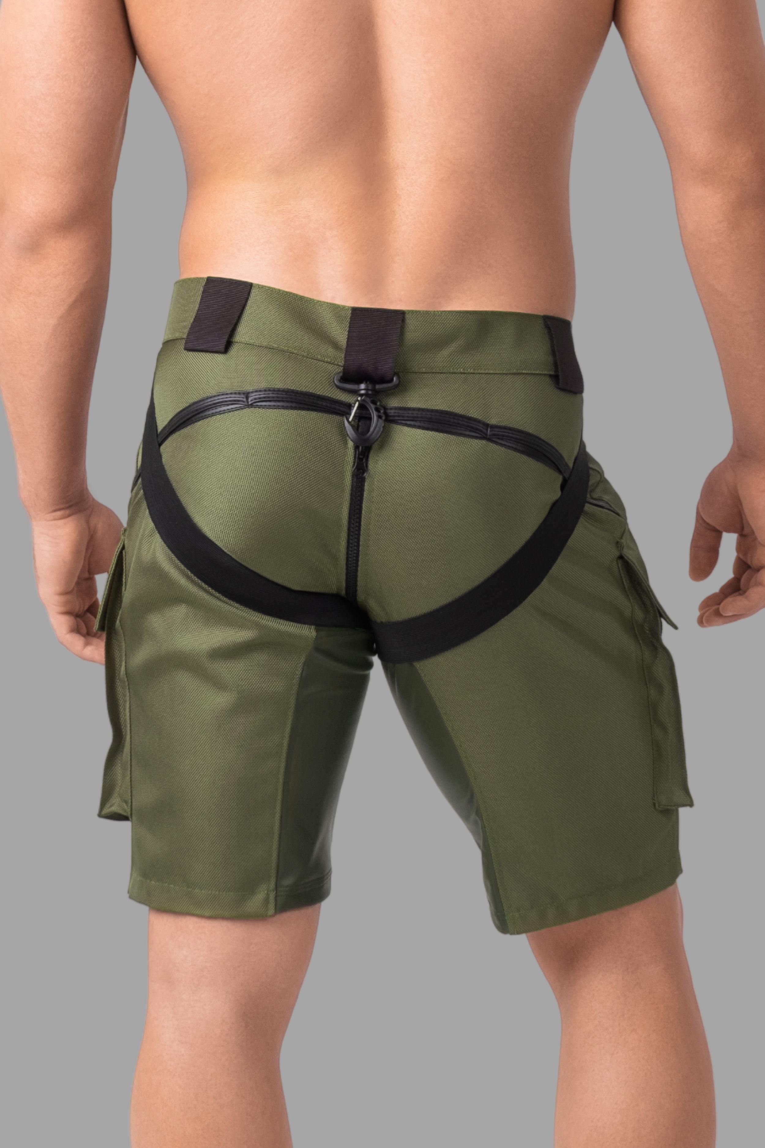 Hacer cumplir. Pantalones cortos tipo cargo con cremallera en los dos lados. Verde &
