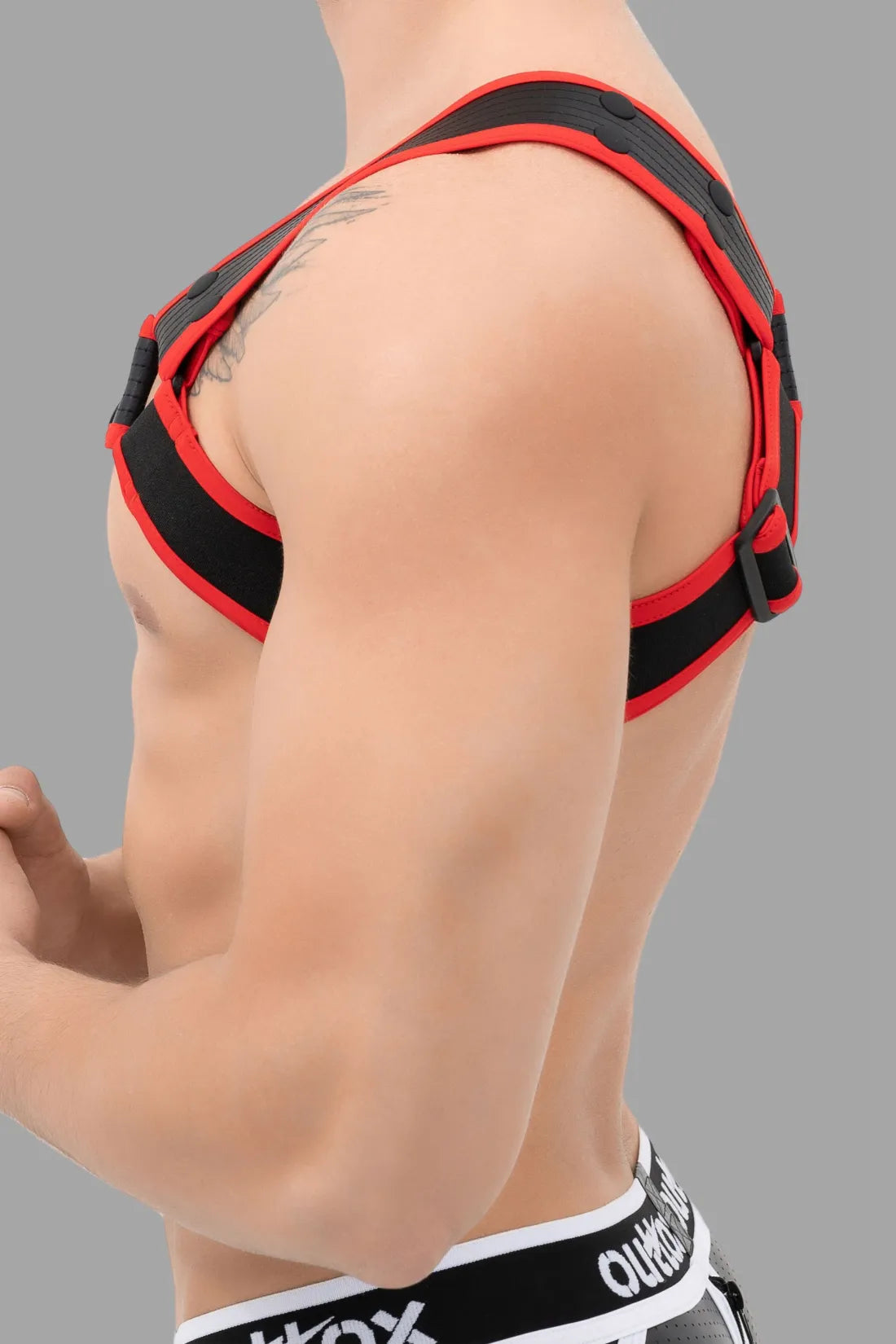 Outtox. Bulldog Harness with Snaps. Black &amp; Red