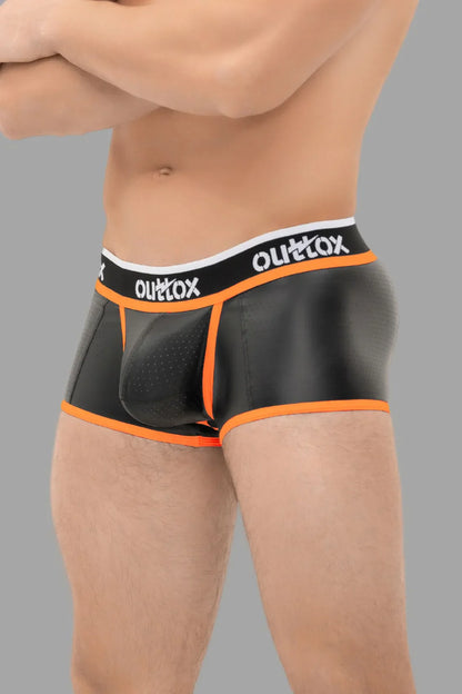 Outtox. Pantalones cortos con parte trasera abierta y bragueta a presión. Negro+Naranja