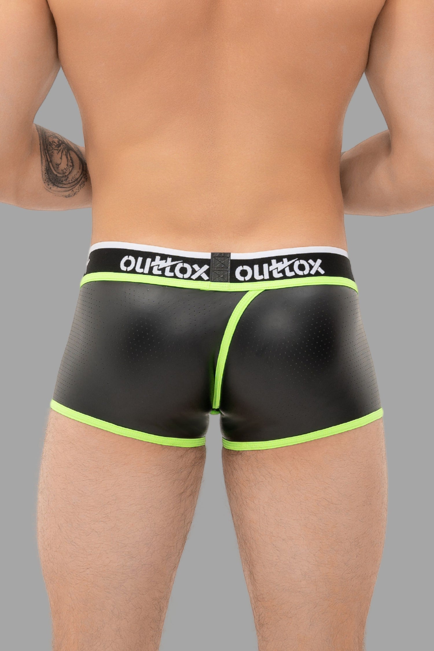 Outtox. Gewickelte Shorts mit Druckknopfverschluss. Schwarz+Grün „Neon“