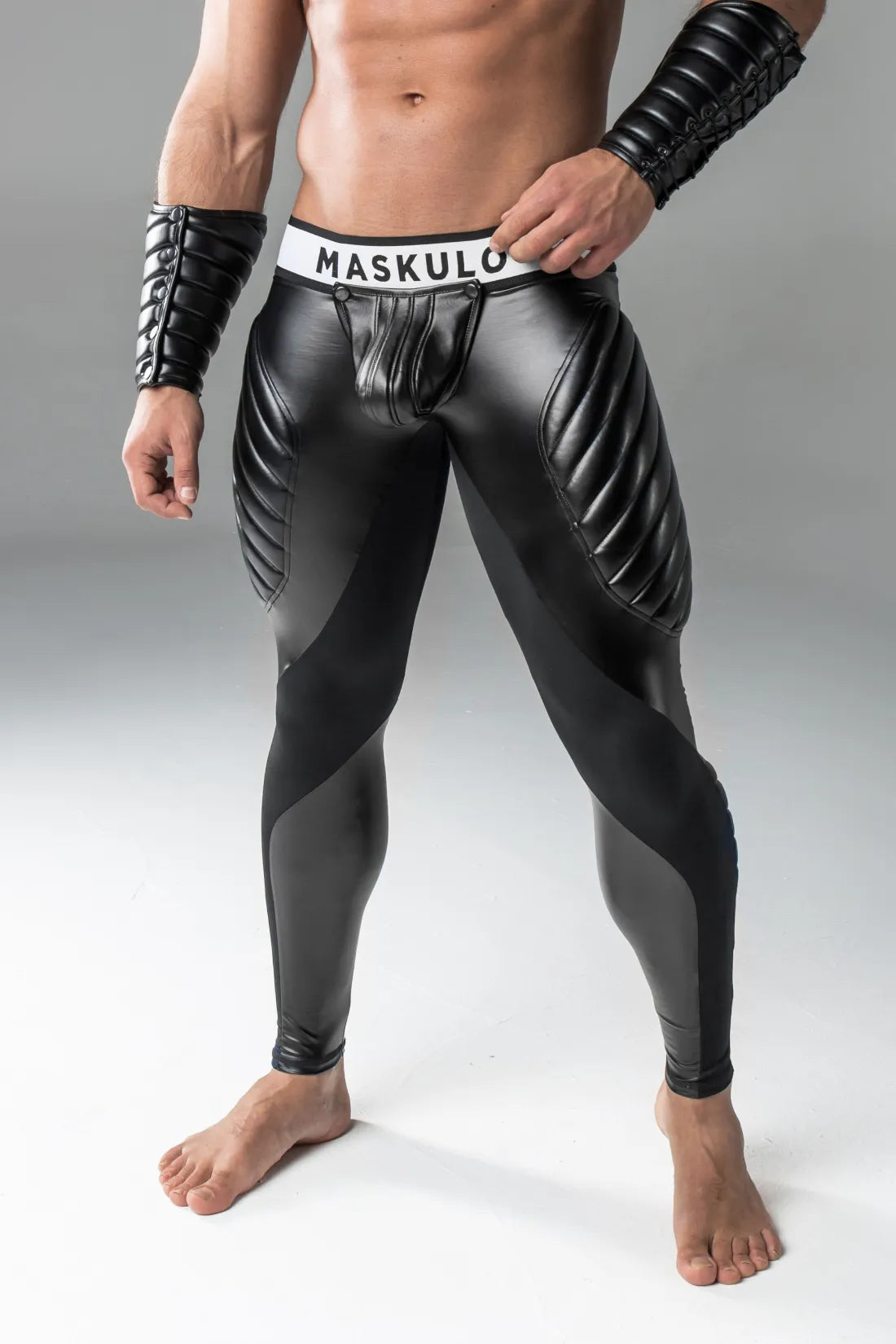 Armored. Leggings pour hommes. Pièce de code. Arrière zippé. Noir