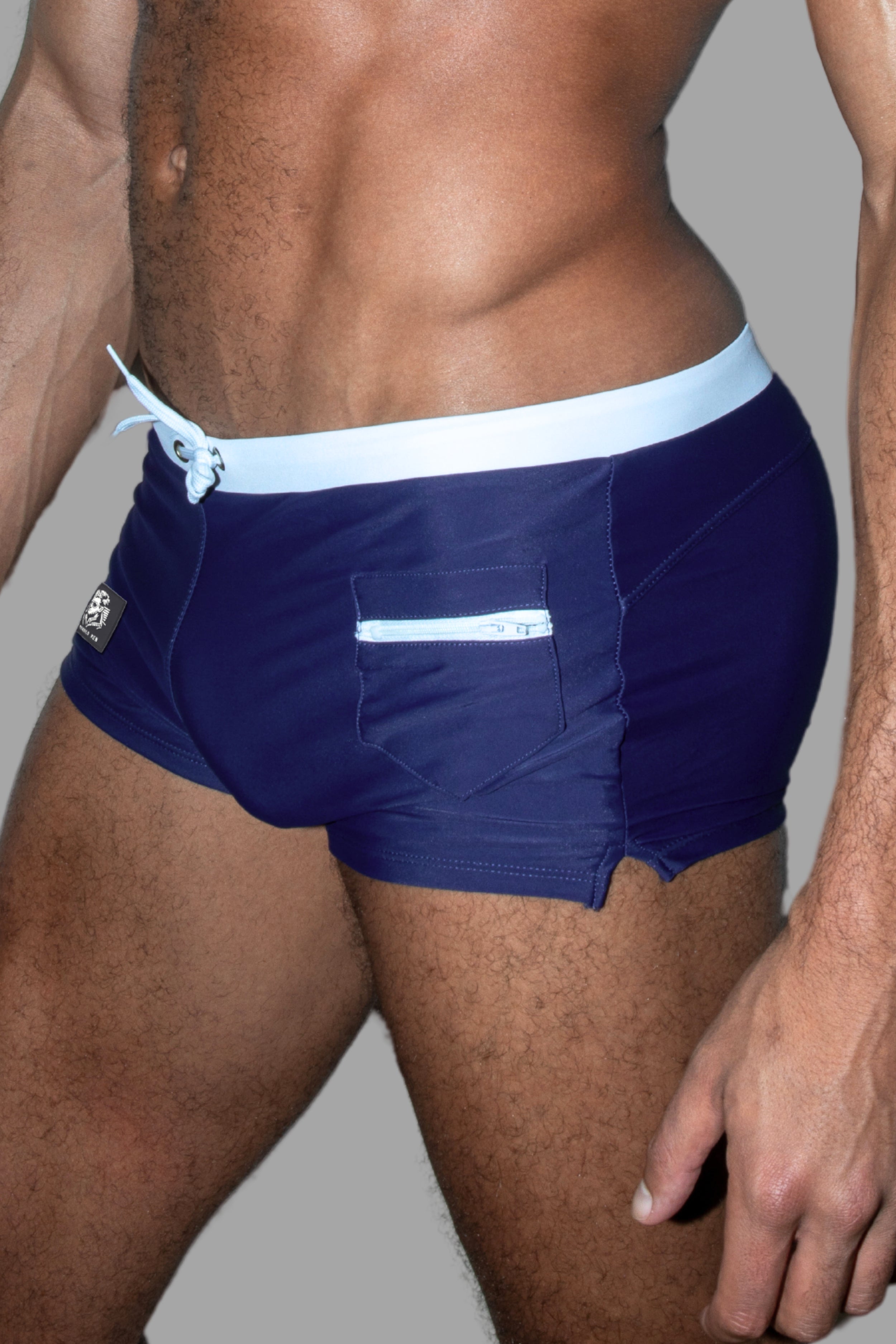 Evan Chase. Club Shorts con Bolsillo. Azul + Blanco